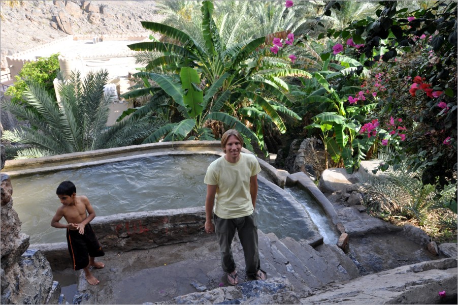 the kids were jumping into the pool and splashing around :) so nice to watch!