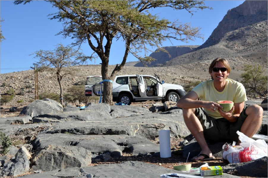 well, we were freezing in the night (just above zero deg.) so we got up at 7am to have breakfast in the sun