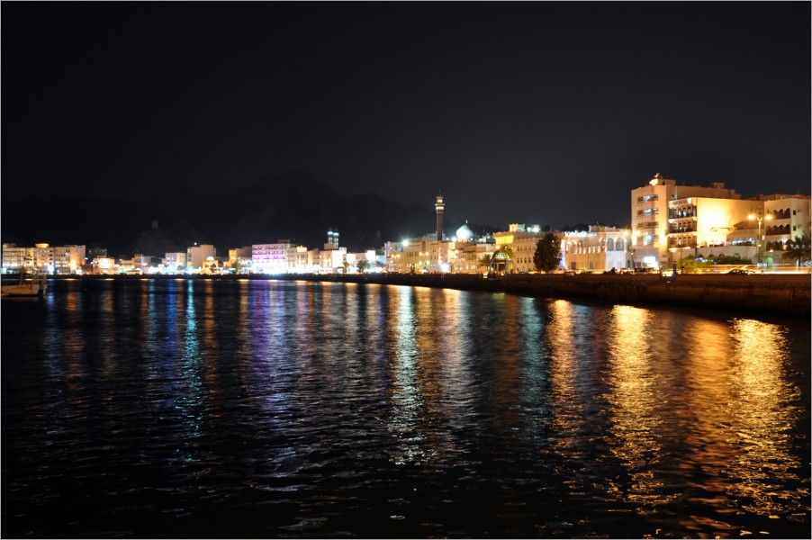 mutrah by night