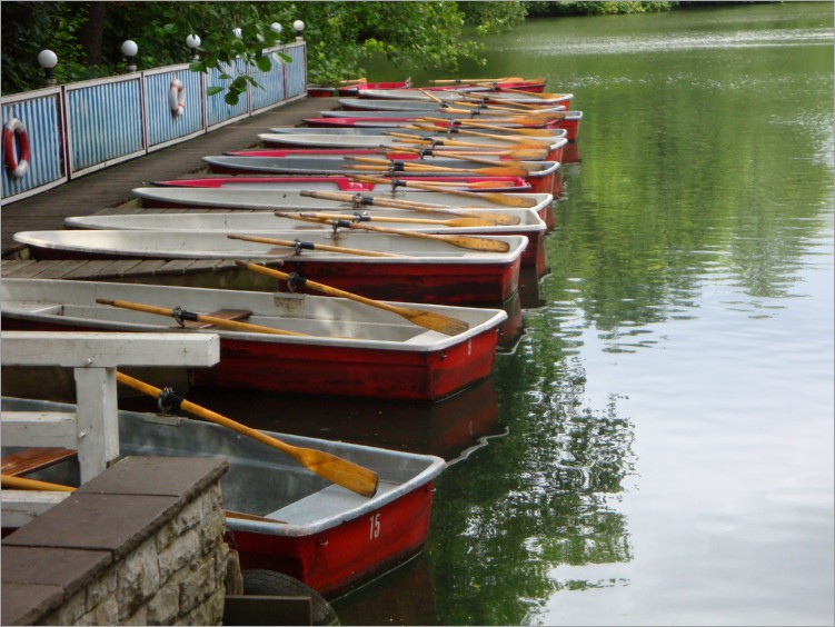 how peaceful these boats look... nobody would believe that there are pirats hidden here ;)