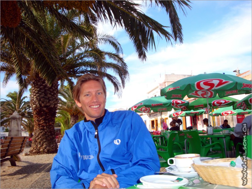 breakfast on the main square of sagres, the only place serving coffee at 9am!