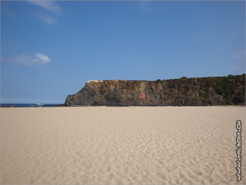 empty beach in odeceixe