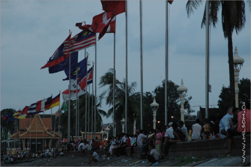 it's how the people from phnom penh spend their evenings