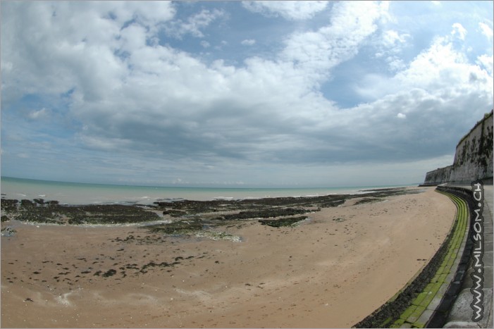 walking along the beach to ramsgate